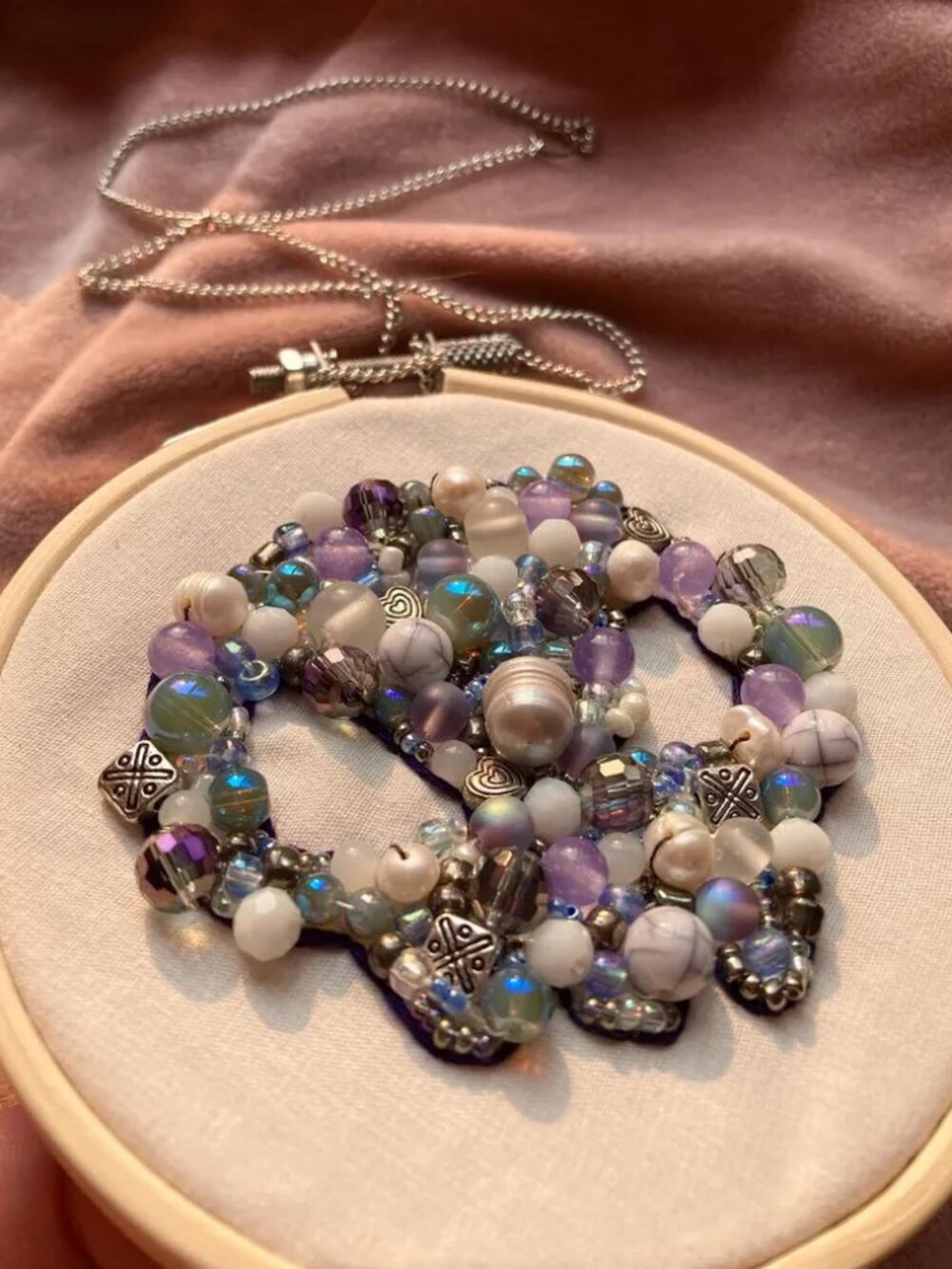 Precious Gem Skull Decor: Hand-Embroidered Pearl & Glass Bead Wall Art, Applique